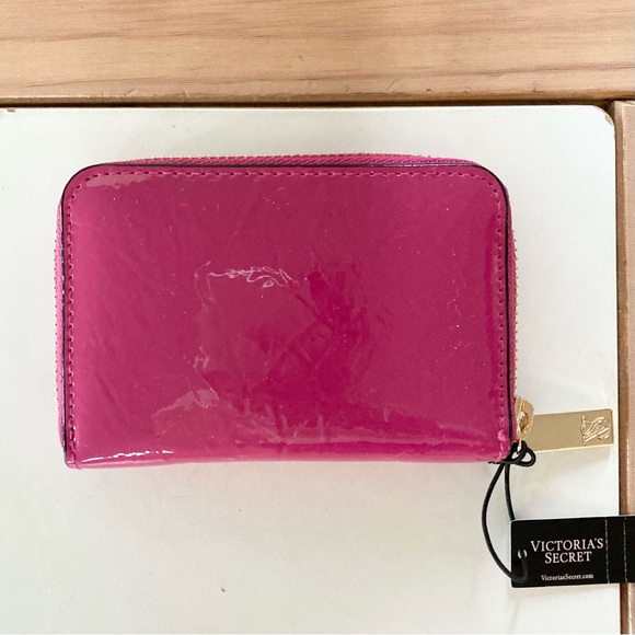 Victoria’s Secret Hot Pink Patent Leather Zip Wallet Card Case - Picture 2 of 3